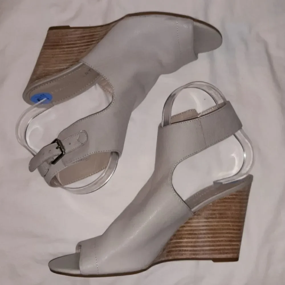 NWOT Franco Sarto‎ Fauna Grey Leather Wedge 7.5